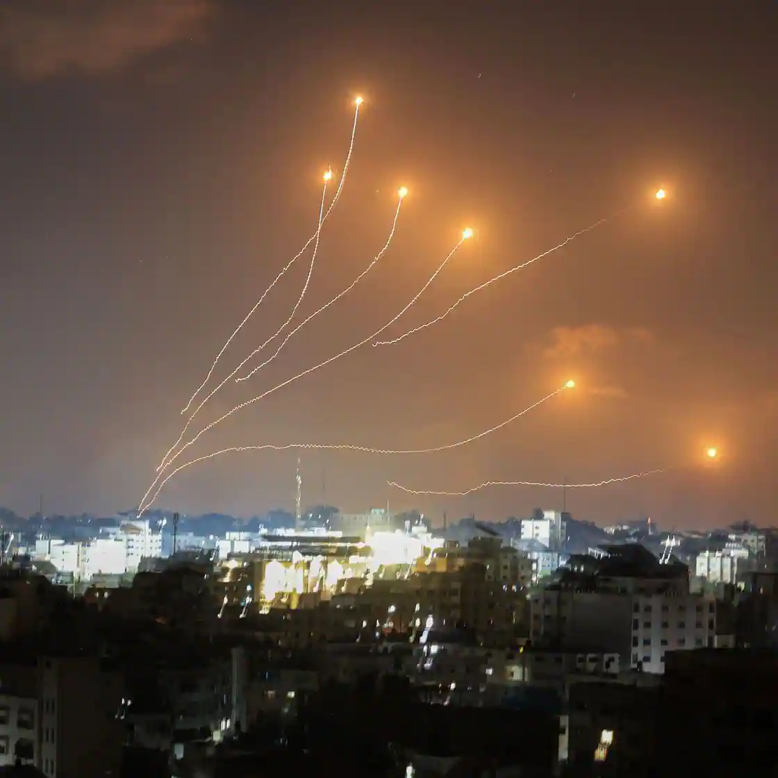 Hệ thống tên lửa Iron Dome của Israel đánh chặn rocket của Hamas hồi tháng 10-2023. Getty Images