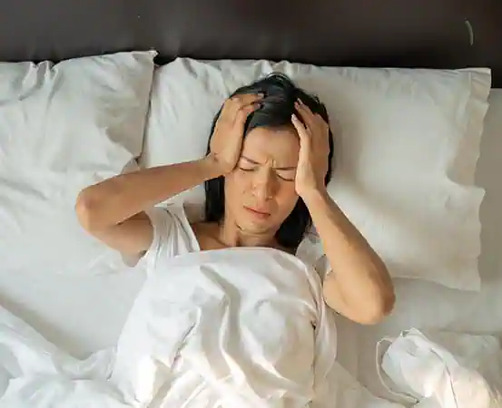 Thiếu ngủ có thể làm nặng thêm cơn đau sẵn có.