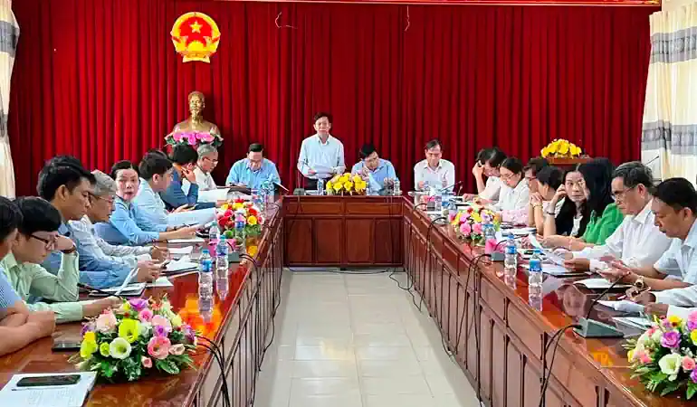 Ủy ban MTTQVN thành phố giám sát và làm việc tại UBND huyện Phong Điền. 