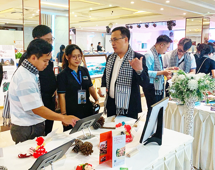 Các doanh nghiệp kết nối tại Hội nghị Xúc tiến, liên kết hợp tác phát triển du lịch giữa tỉnh Lâm Đồng với TP Cần Thơ và tỉnh Đồng Tháp.
