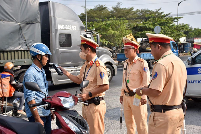 Kiểm tra, đôn đốc việc thực hiện bảo đảm trật tự an toàn giao thông