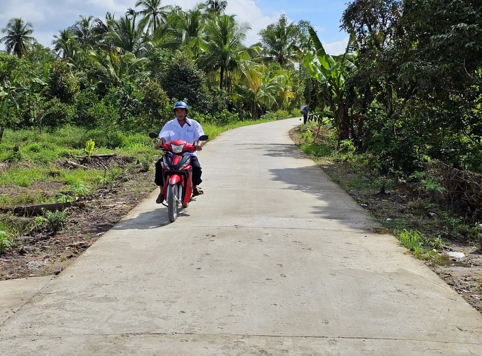 Công trình đường giao thông nông thôn Vàm Xáng - Ba Láng cơ bản hoàn thành, phục vụ người dân đi lại thuận lợi.