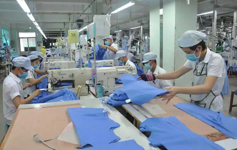 Hàng may mặc của doanh nghiệp trên địa bàn TP Cần Thơ tăng cường sản xuất và xuất khẩu. 