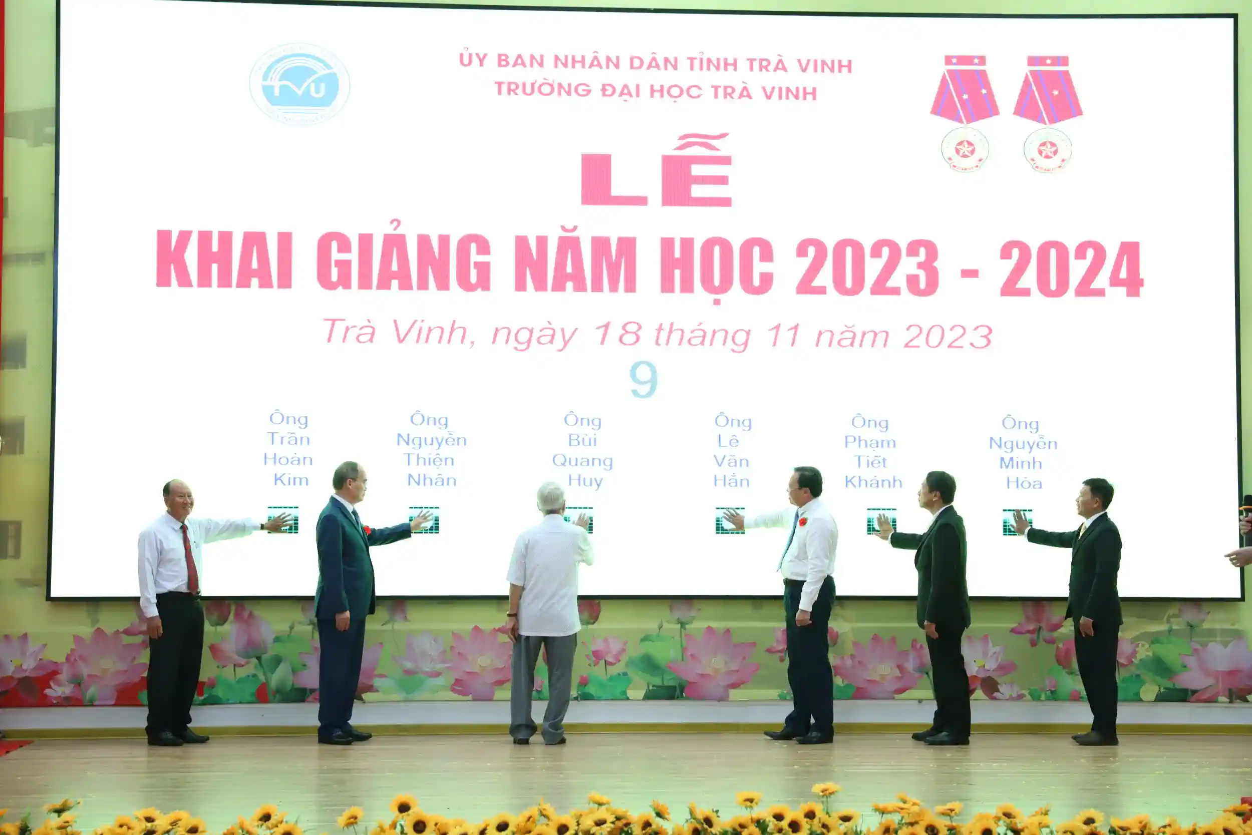 Trường ĐH Trà Vinh phát lệnh khai giảng năm học 2023-2024.