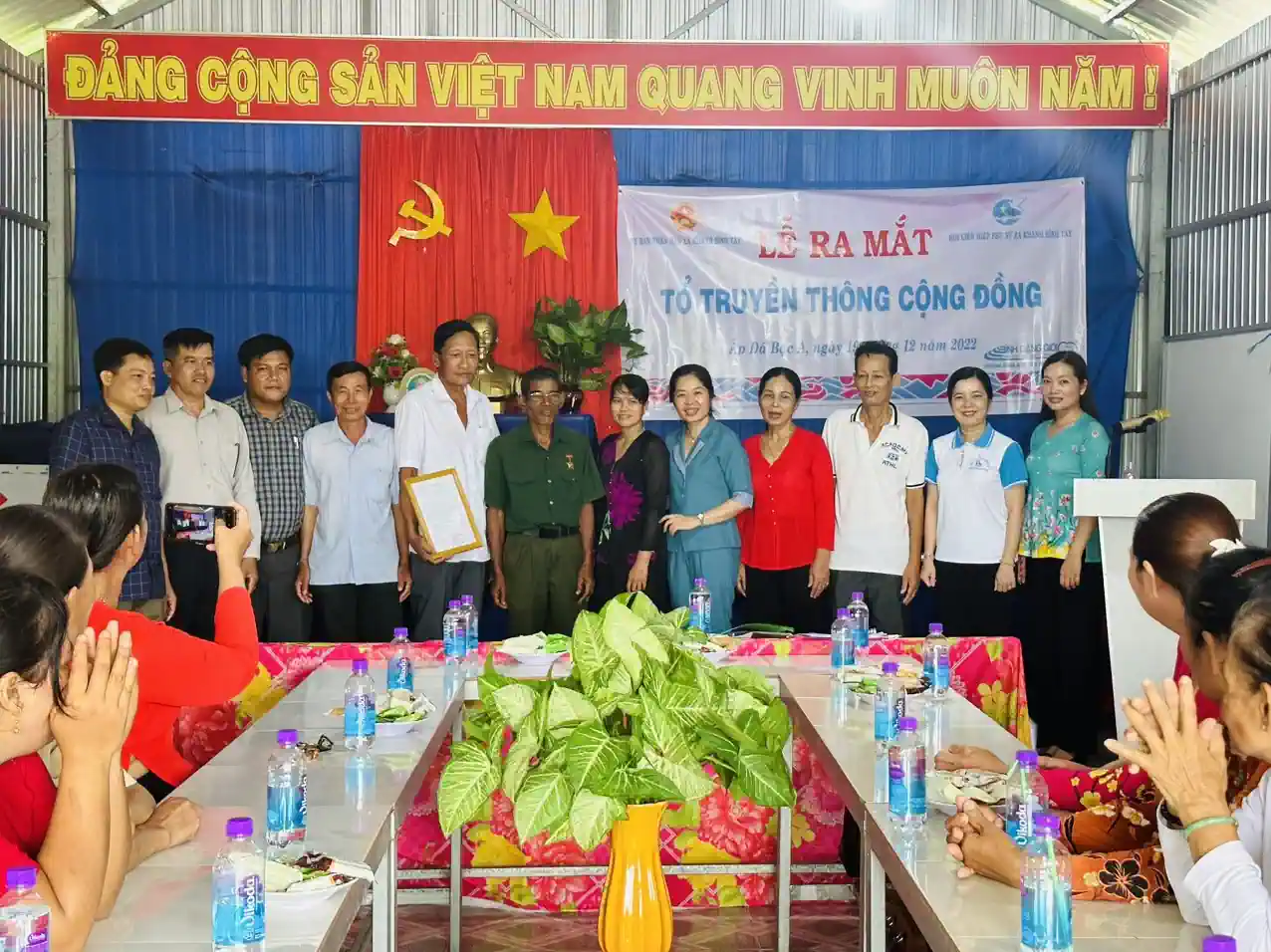 Hội LHPN xã Khánh Bình Tây, huyện Trần Văn Thời, tỉnh Cà Mau ra mắt “Tổ truyền thông cộng đồng” vào cuối năm 2022 trong khuôn khổ thực hiện Dự án 8. Ảnh: T.L