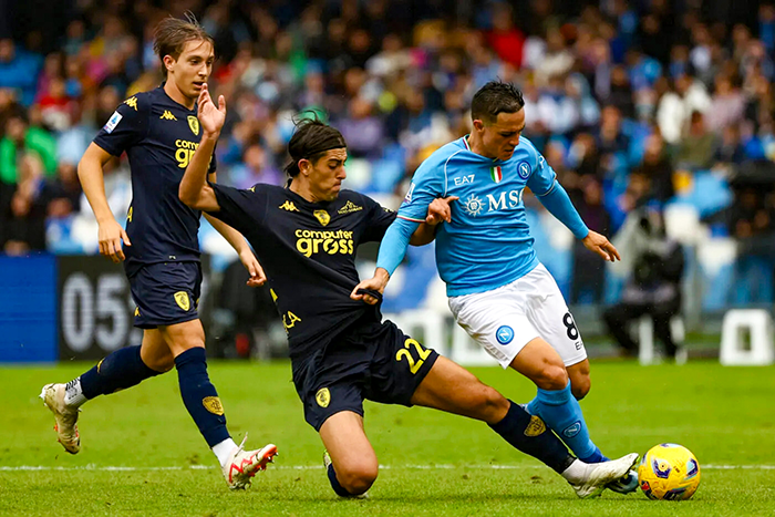 Chuyện gì xảy ra với đương kim vô địch Serie A?