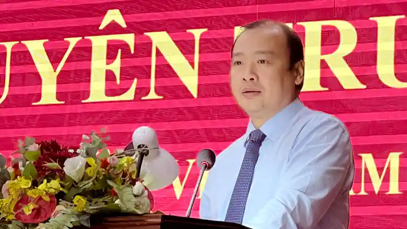 Phó Trưởng Ban Tuyên giáo Trung ương Lê Hải Bình phát biểu tại hội nghị.