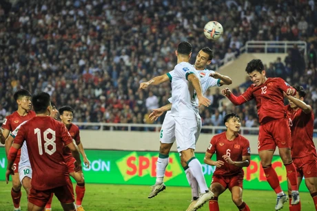 Sự kiên trì chưa có hiệu quả của HLV Troussier