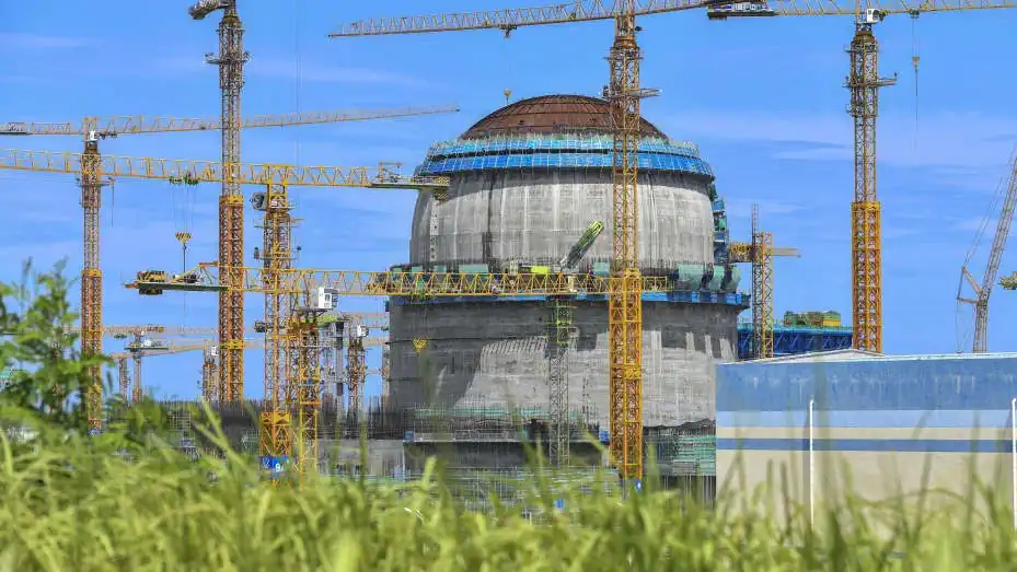 Một lò phản ứng hạt nhân đang được xây dựng tại Trung Quốc. Ảnh: Getty Images
