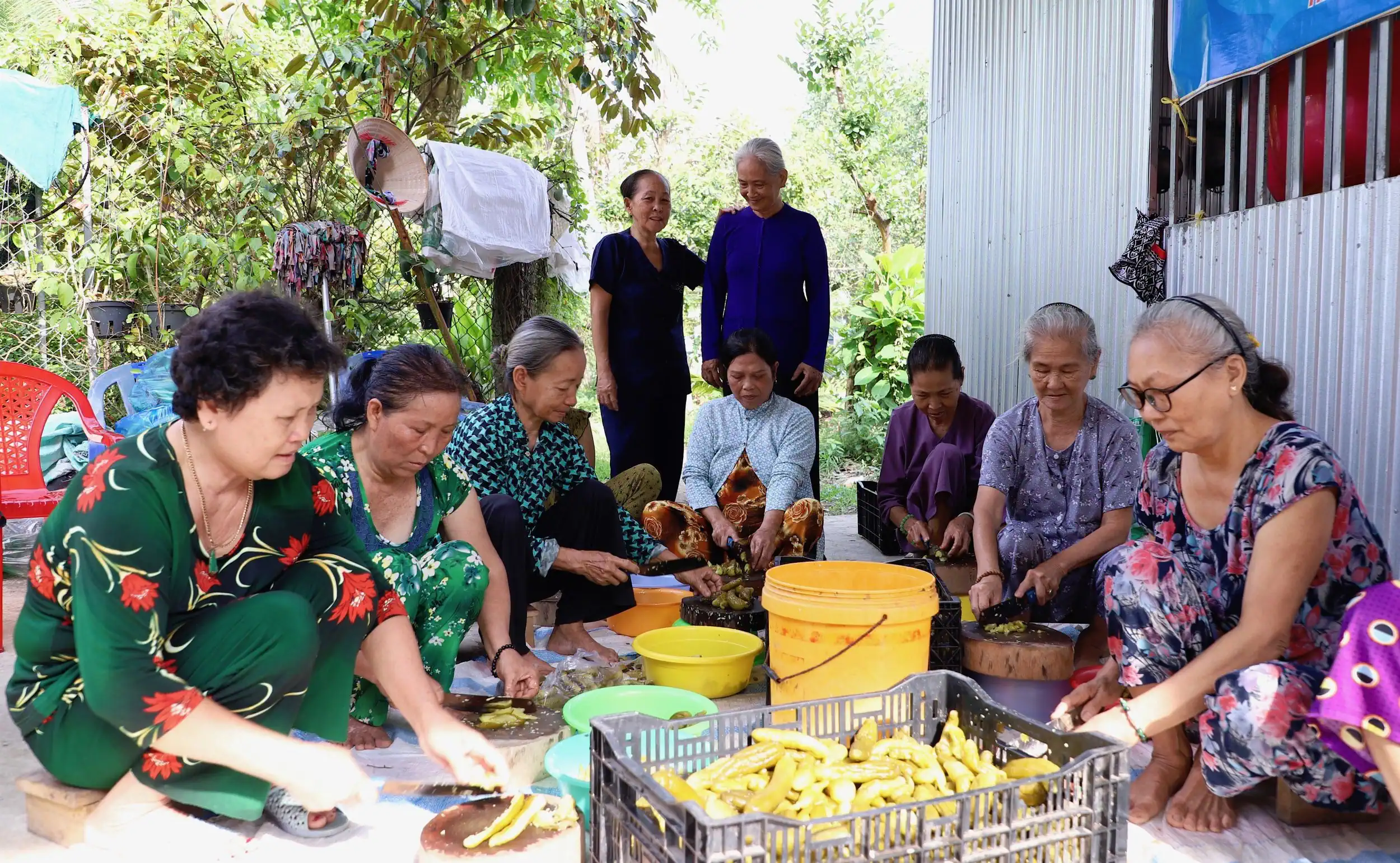 Một buổi hoạt động của CLB Phụ nữ tôn giáo phường Thuận Hưng, quận Thốt Nốt.