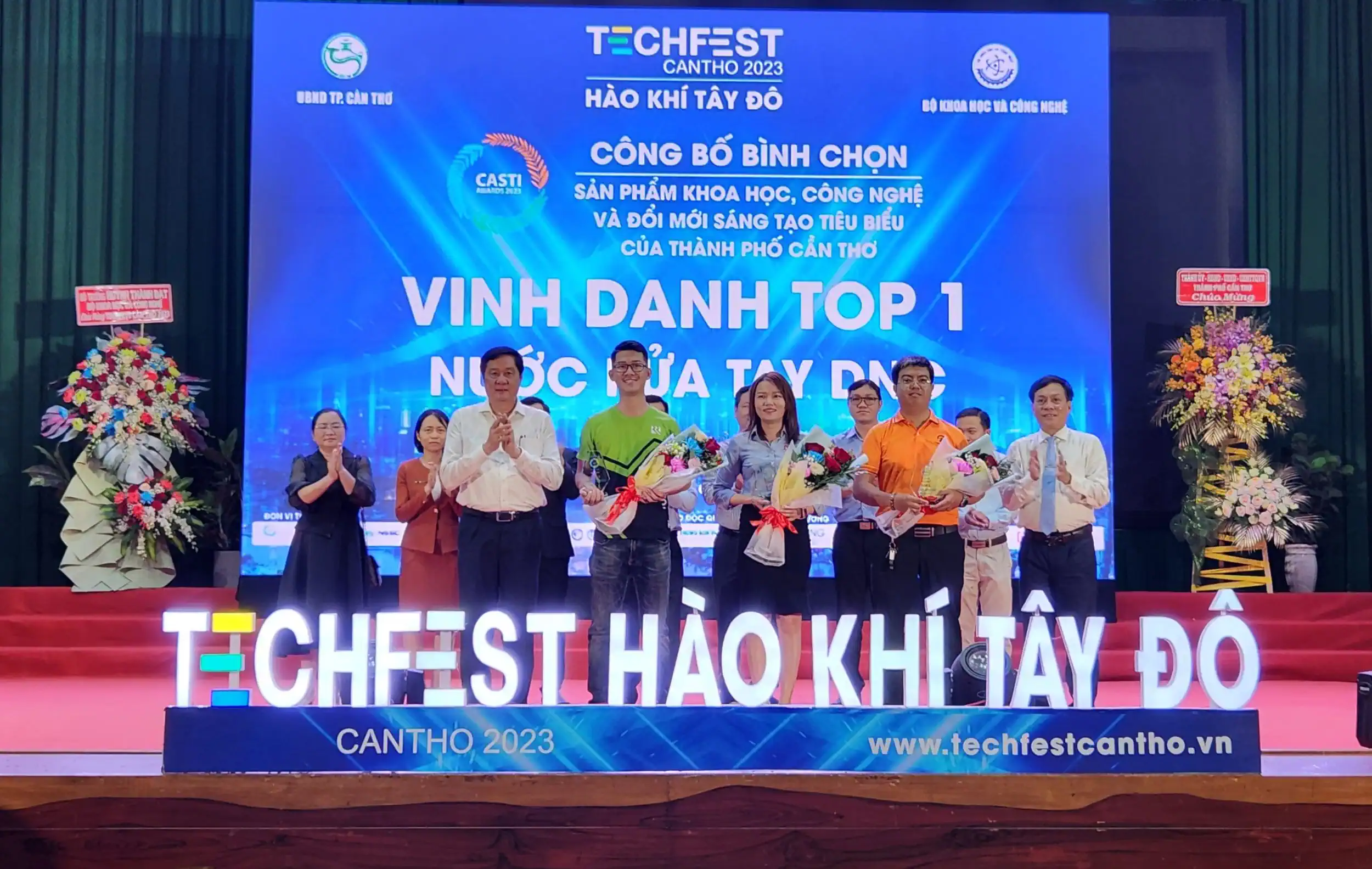 Công bố top 3 bình chọn sản phẩm khoa học, công nghệ và ĐMST tiêu biểu của TP Cần Thơ.