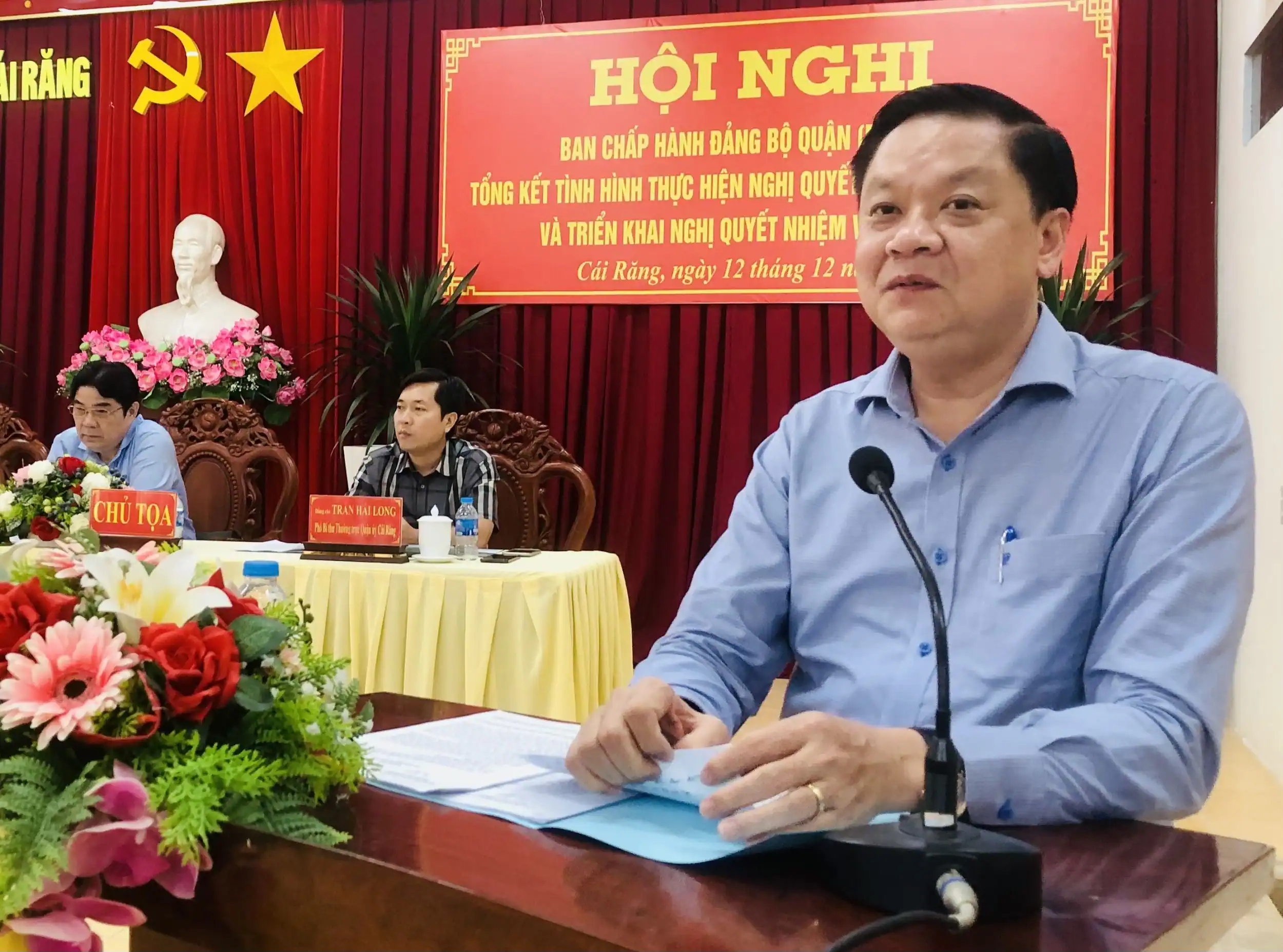 Đồng chí Dương Tấn Hiển, Ủy viên Ban Thường vụ Thành ủy, Phó Chủ tịch Thường trực UBND thành phố phát biểu chỉ đạo hội nghị. Ảnh: Tâm Khoa