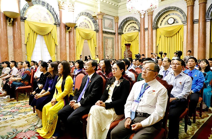 Lãnh đạo Đảng và Nhà nước gặp gỡ Đoàn đại biểu các gương điển hình của TP Cần Thơ