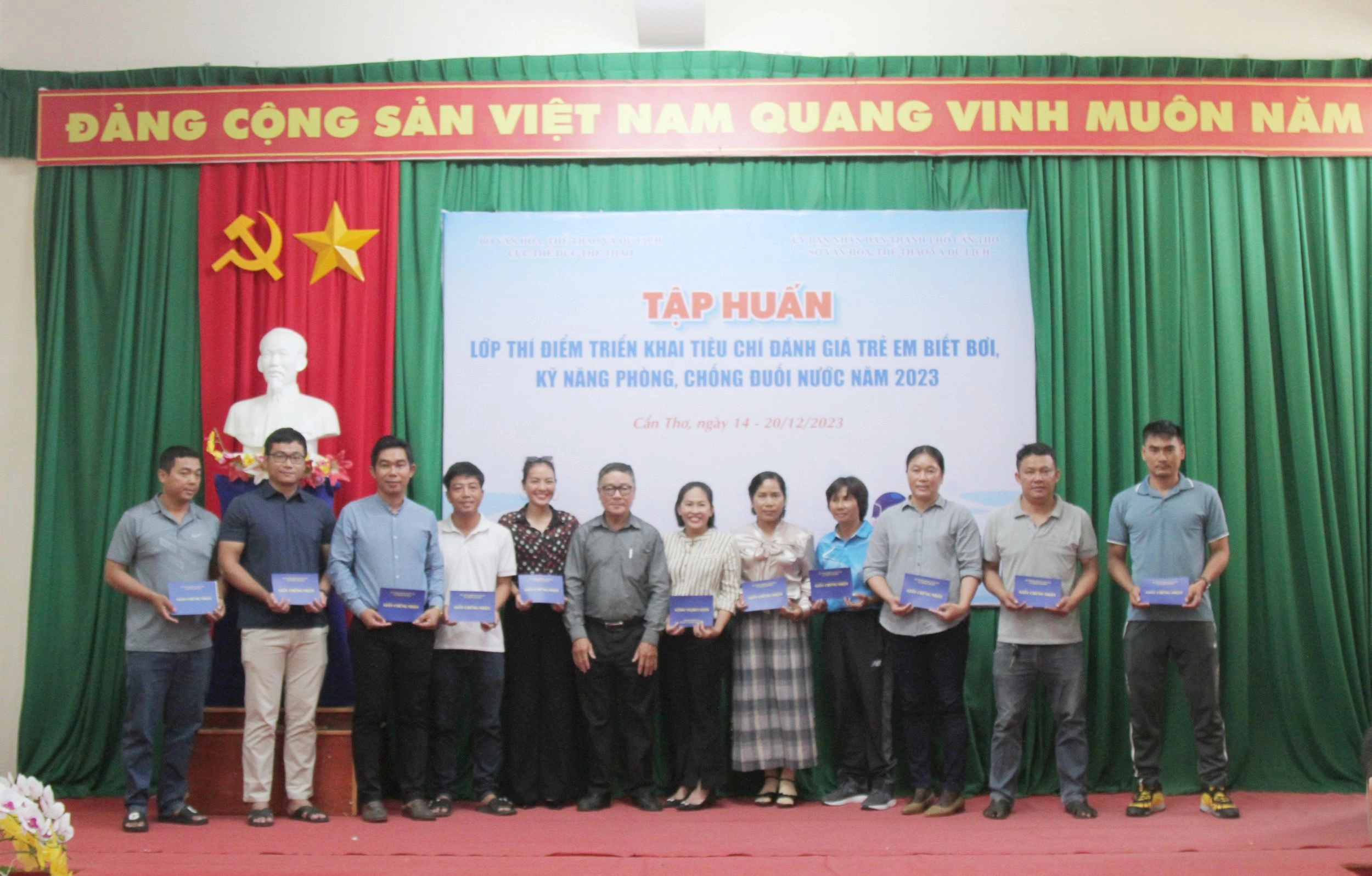 Bế mạc lớp tập huấn Thí điểm triển khai tiêu chí đánh giá trẻ em biết bơi