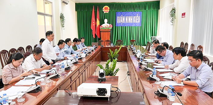 Đoàn Đại biểu Quốc hội TP Cần Thơ giám sát công tác bảo vệ môi trường tại quận Ninh Kiều