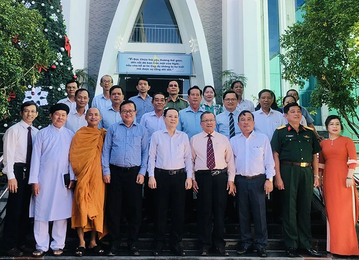 Lãnh đạo thành phố thăm, chúc mừng Lễ Giáng sinh 2023