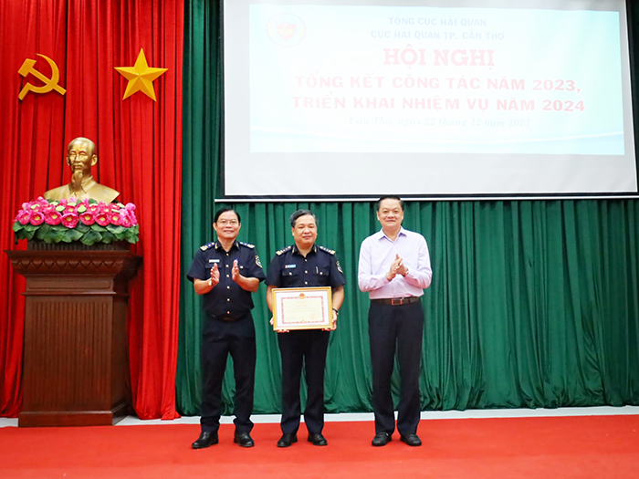 Thu ngân sách nhà nước năm 2023 của Cục Hải quan TP Cần Thơ vượt chỉ tiêu