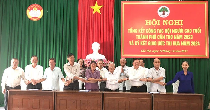 Người cao tuổi tích cực tham gia công tác tại cơ sở