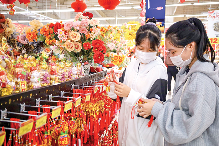 Đa sắc thị trường đồ trang trí Tết