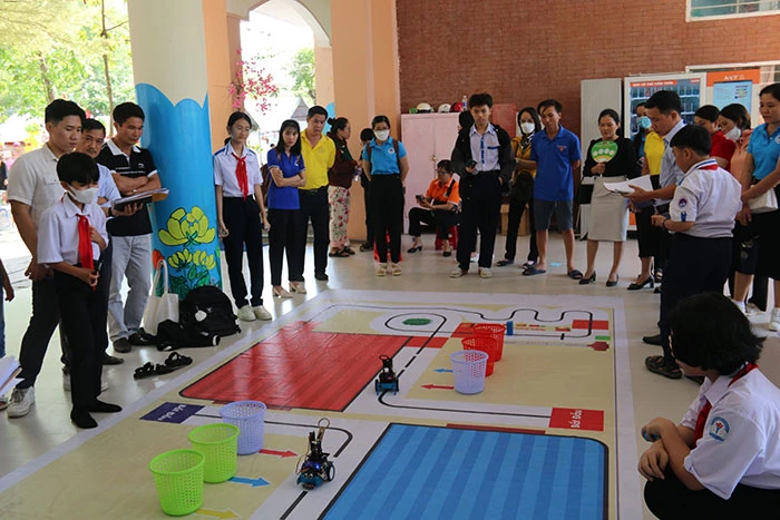 Rộn ràng Ngày hội giáo dục quận Bình Thủy