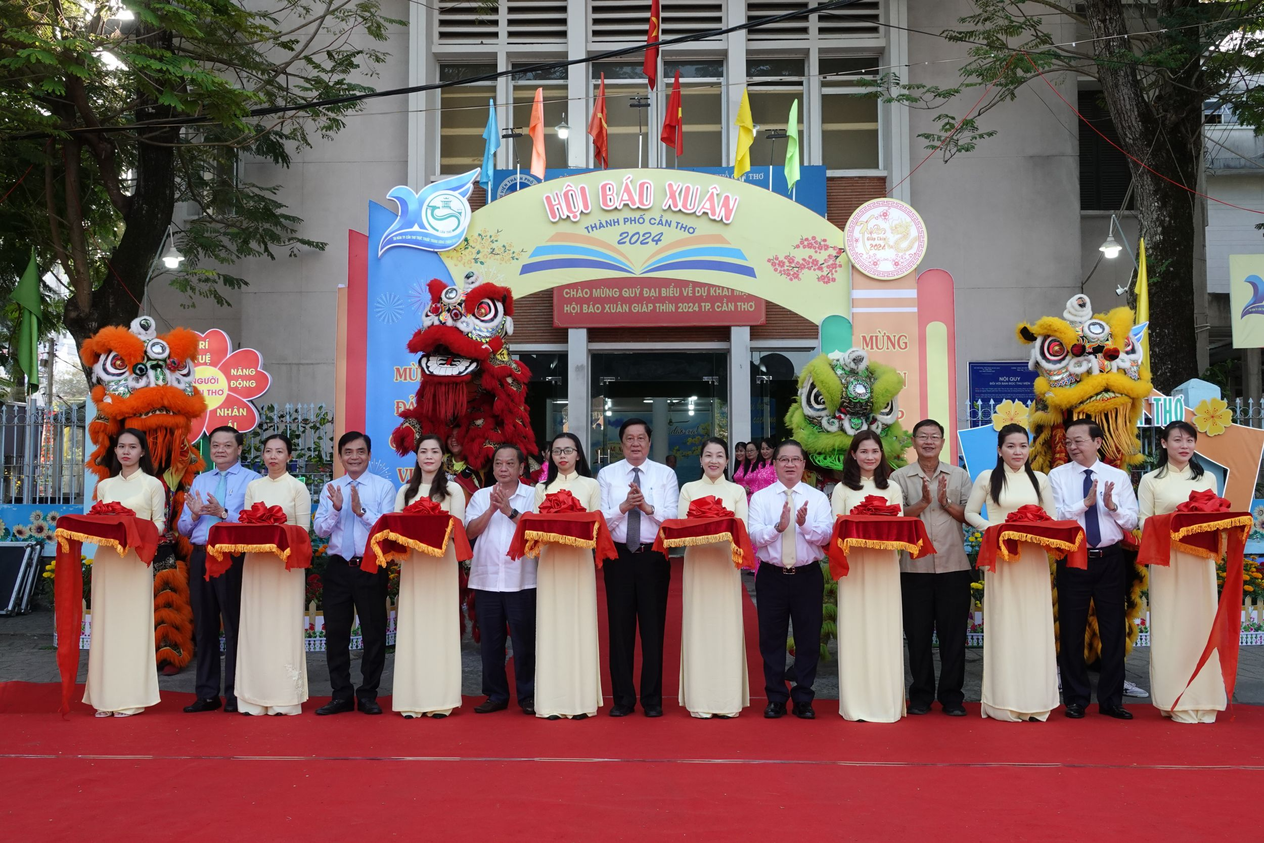 TP Cần Thơ khai hội Báo Xuân Giáp Thìn 2024