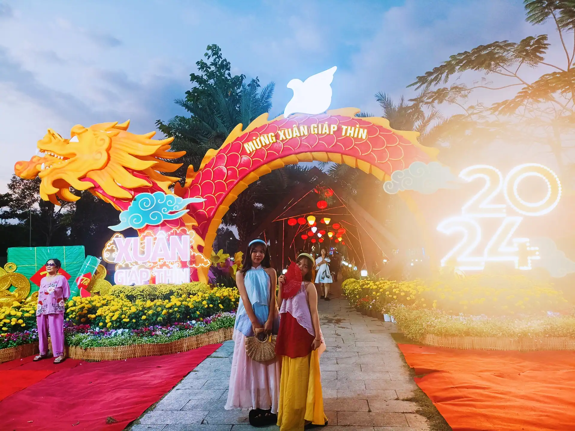 Vườn hoa xuân Cần Thơ bắt đầu phục vụ từ tối 27 Tết