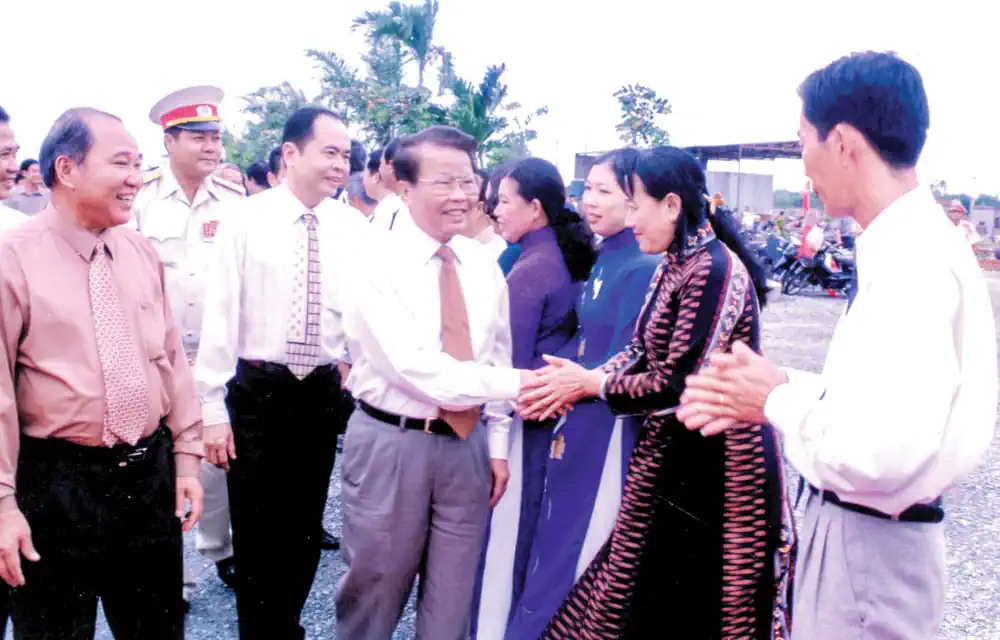 “Hai mươi năm ấy, biết bao nhiêu tình…”