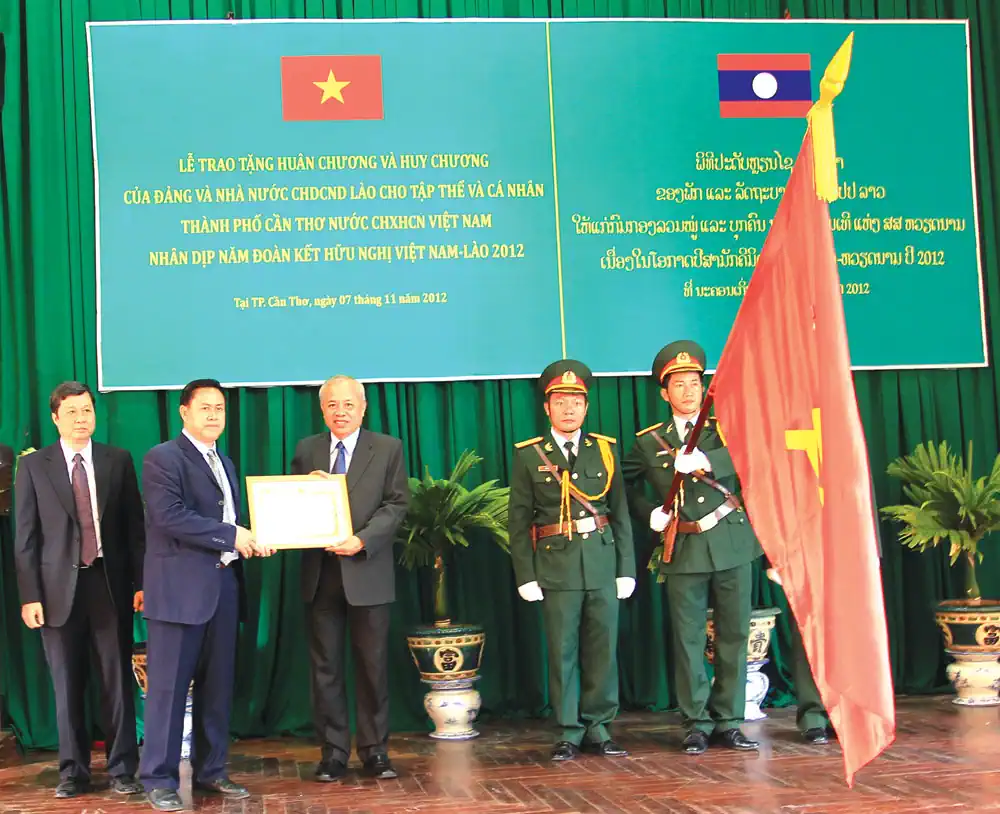 “Hai mươi năm ấy, biết bao nhiêu tình…”