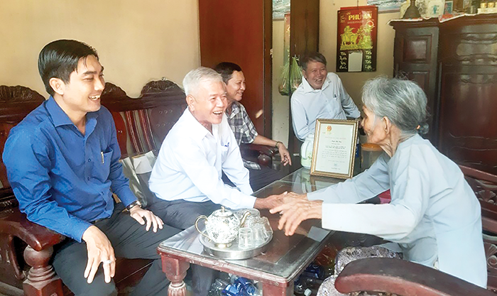 Đầm ấm nếp nhà