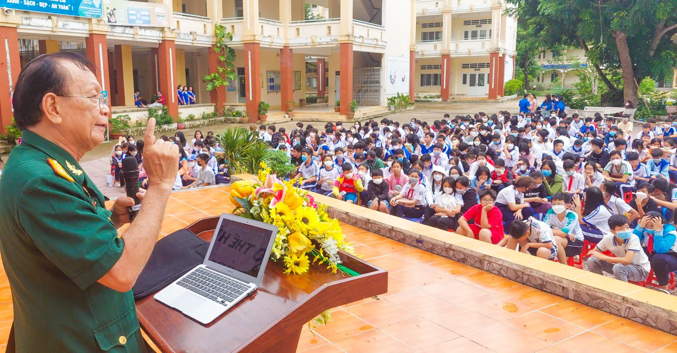 Người truyền lửa tự hào