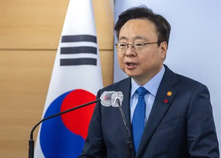 Bộ Y tế Hàn Quốc cảnh báo hậu quả từ việc các giáo sư y khoa từ chức hàng loạt - ảnh 1