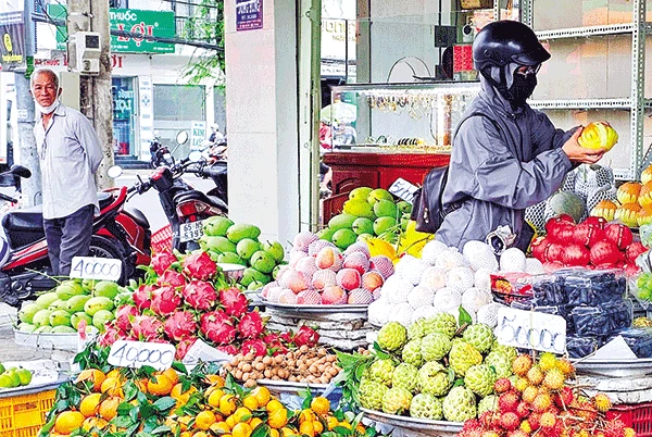 Nguồn cung dồi dào, giá nhiều loại trái cây giảm