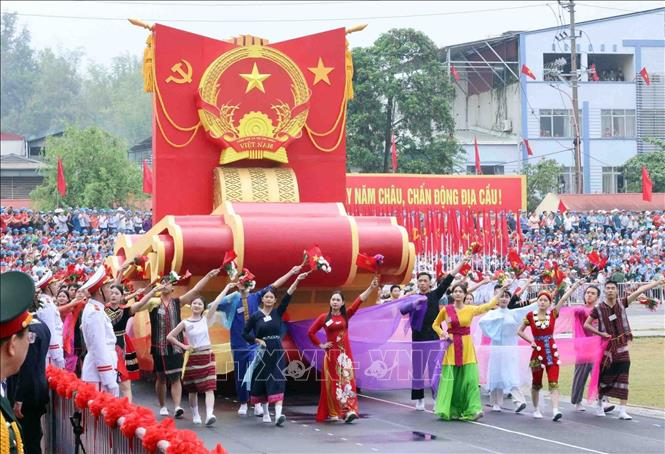 Lễ mít tinh, diễu binh, diễu hành Kỷ niệm 70 năm Chiến thắng Điện Biên Phủ: Viết tiếp những bản hùng ca