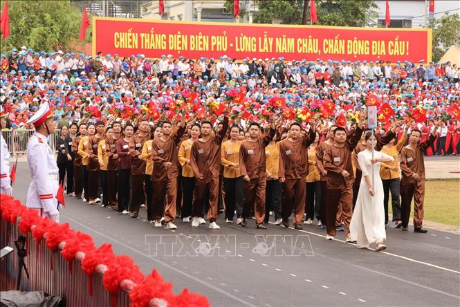 Lễ mít tinh, diễu binh, diễu hành Kỷ niệm 70 năm Chiến thắng Điện Biên Phủ: Viết tiếp những bản hùng ca