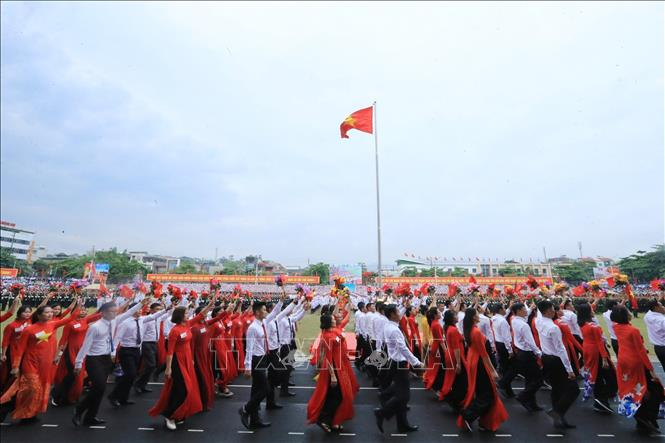 Lễ mít tinh, diễu binh, diễu hành Kỷ niệm 70 năm Chiến thắng Điện Biên Phủ: Viết tiếp những bản hùng ca