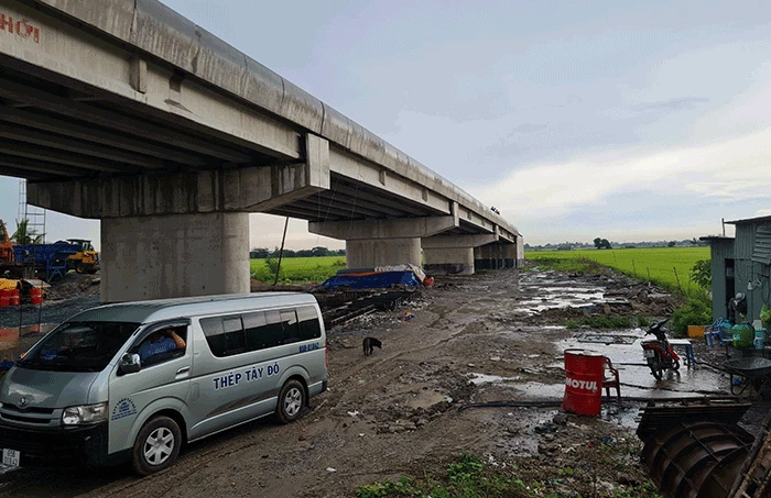Tập trung đẩy nhanh tiến độ giải phóng mặt bằng, xây dựng Dự án đường tỉnh 921