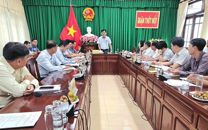 Tập trung đẩy nhanh tiến độ giải phóng mặt bằng, xây dựng Dự án đường tỉnh 921