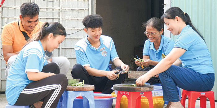 “Bữa cơm nghĩa tình - Tiếp sức mùa thi”