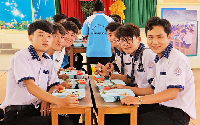 “Bữa cơm nghĩa tình - Tiếp sức mùa thi”
