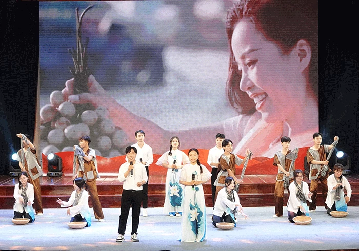 Tuổi trẻ giới thiệu sách và di sản văn hóa Cần Thơ