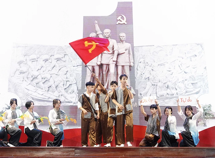 Tuổi trẻ giới thiệu sách và di sản văn hóa Cần Thơ