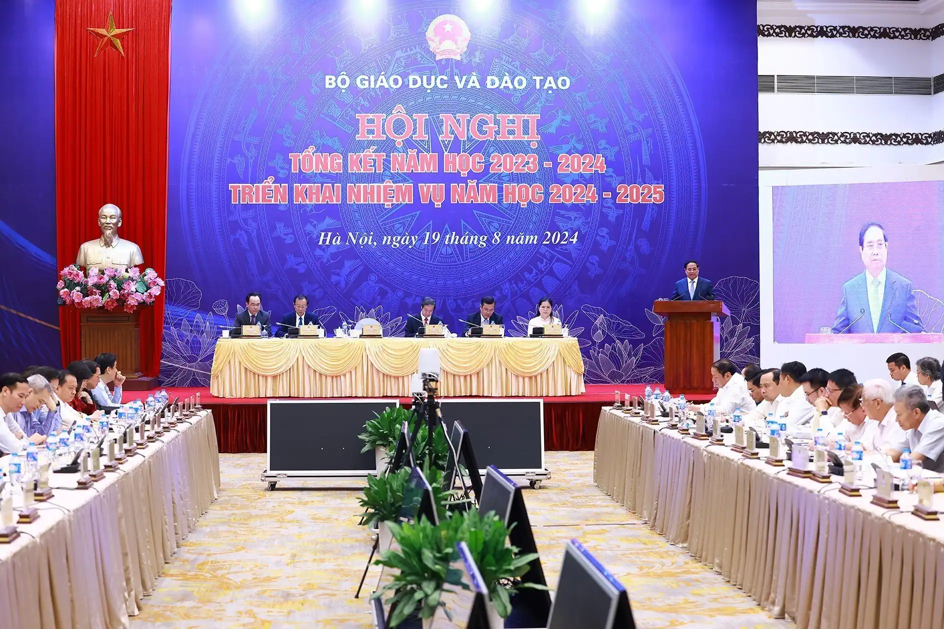 Quan tâm giáo dục đào tạo để tạo động lực phát triển đất nước nhanh và bền vững