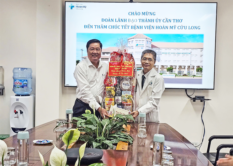 Lãnh đạo thành phố chúc Tết các bệnh viện
