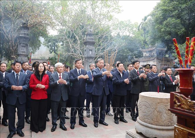 Tổng Bí thư Tô Lâm dâng hương tại Khu Di tích Quốc gia đặc biệt Cố đô Hoa Lư