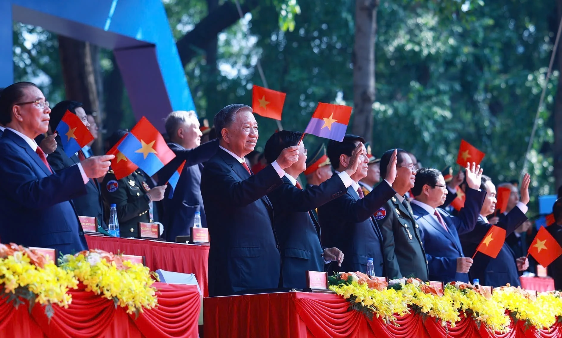 Trang trọng Lễ kỷ niệm, diễu binh, diễu hành 50 năm Ngày giải phóng miền Nam, thống nhất đất nước