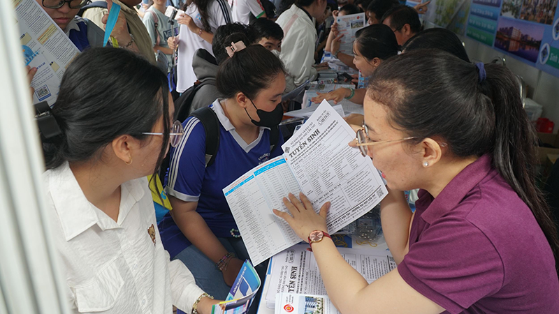 Hỗ trợ sĩ tử toàn diện với nền tảng số thông minh