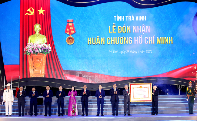 ត្រាវិញ សម្រេចភារកិច្ចកសាងជនបទថ្មី