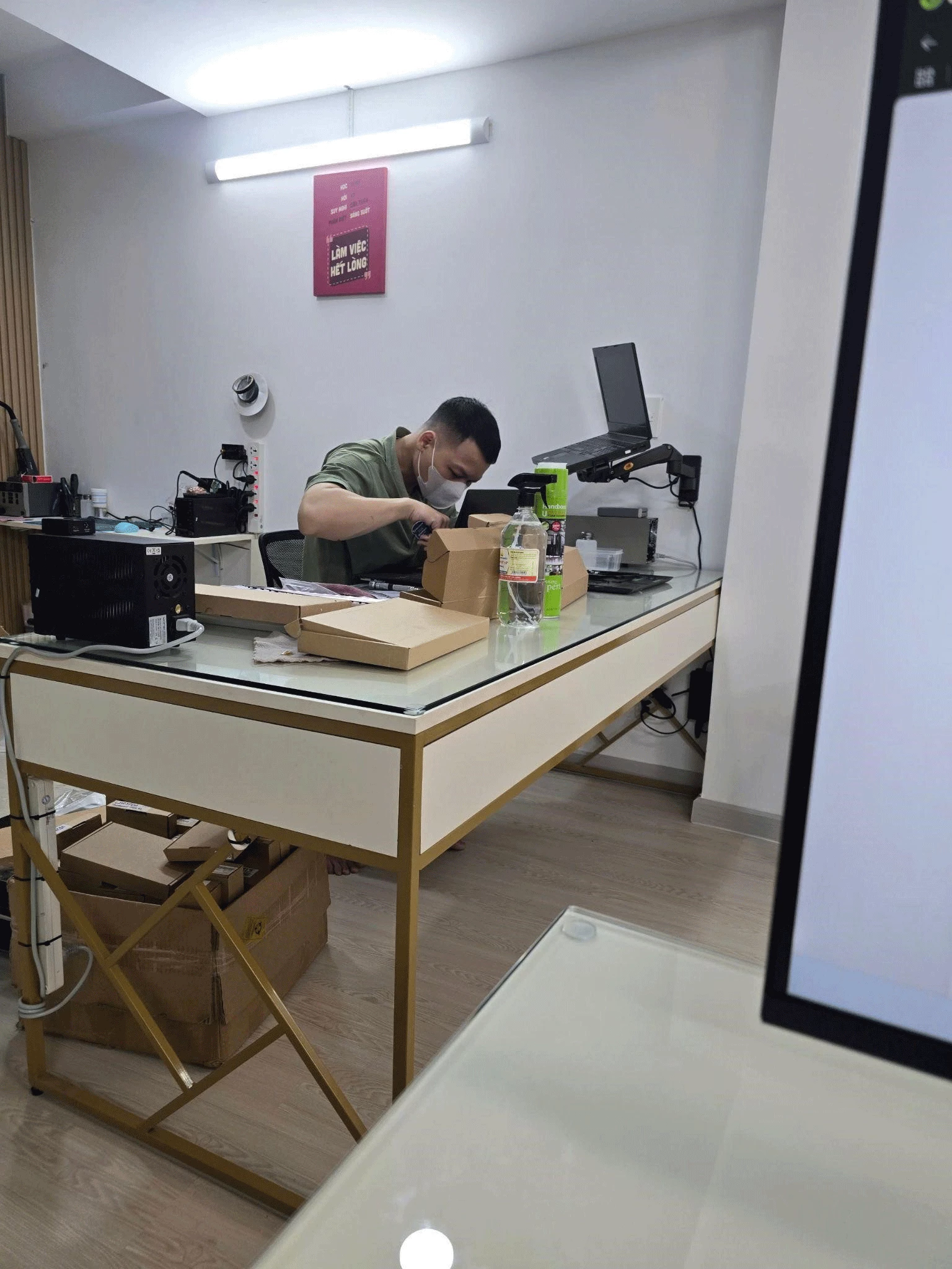 Thay bàn phím laptop lấy liền giá rẻ tại LapTop Viễn Chinh