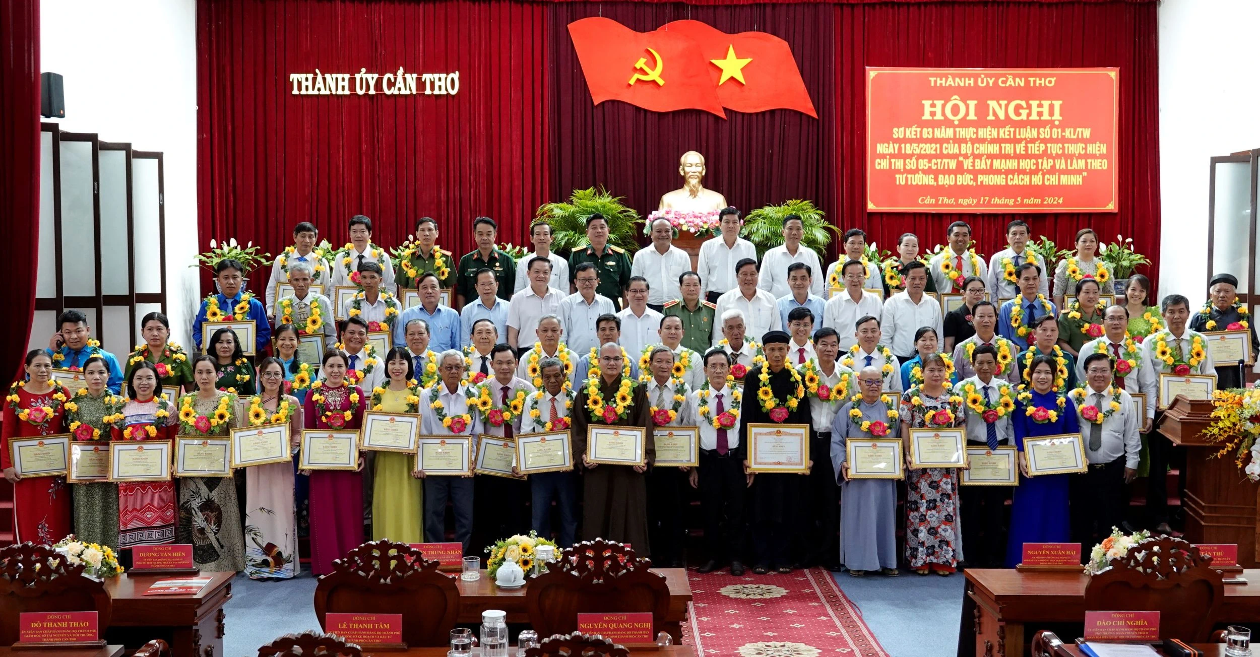 Nguyện noi theo gương sáng Bác Hồ