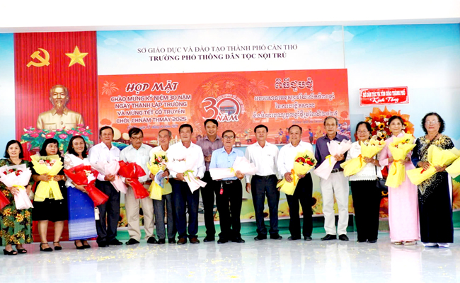 សាលាចំណេះទូទៅជនជាតិអន្តេវាសិកក្រុងកឹងធើ ៣០ ឆ្នាំដំណើការអភិវឌ្ឍន៍
